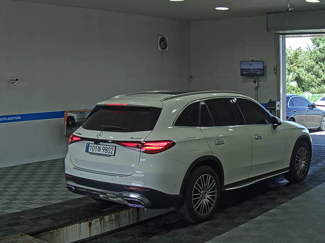 مرسيدس بنز جي إل سي Class (2Nd Gen) جي إل سي 220D فورماتيك 2023 4MATIC
