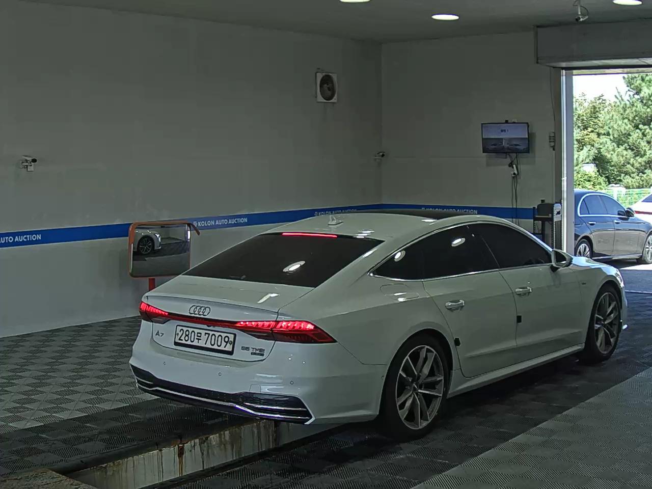 أودي إيه 7 (2Nd Gen) 55 Tfsi كواترو بريميوم 2020 بريميوم