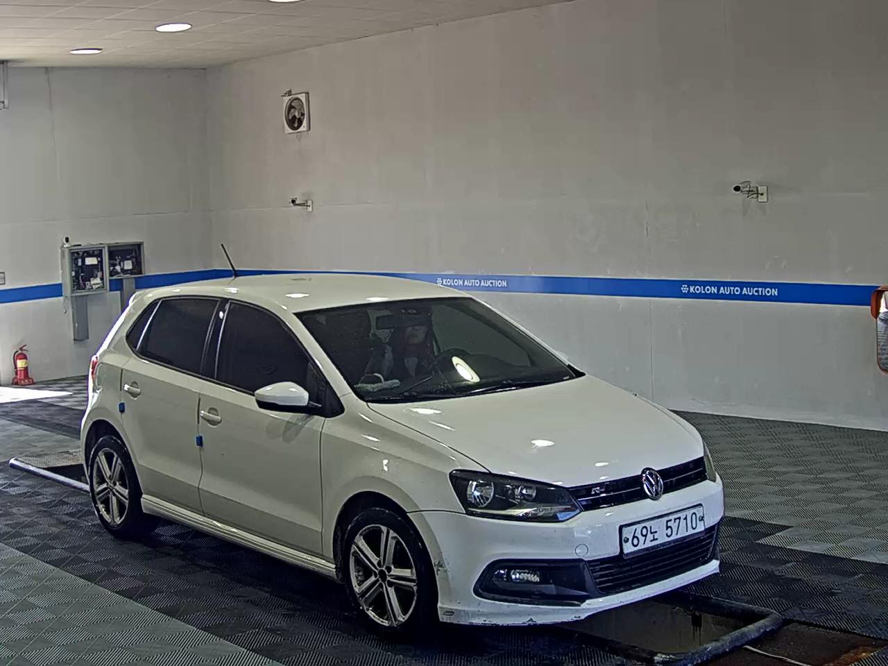 فولكس فاجن الجديد بولو (5Th Gen) 1.6 TDI R Line 2014 LINE