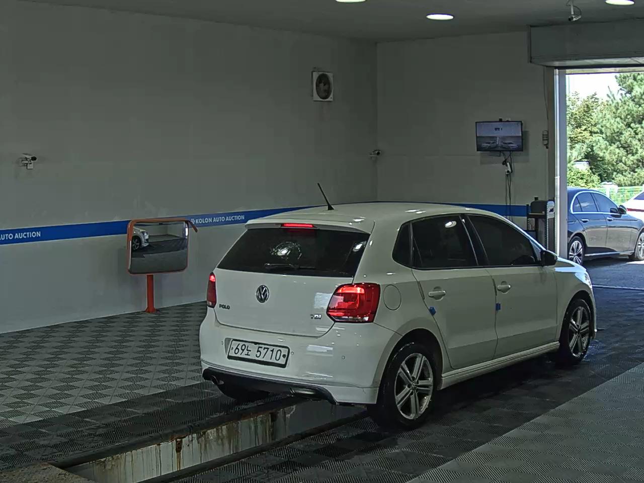 فولكس فاجن الجديد بولو (5Th Gen) 1.6 TDI R Line 2014 LINE