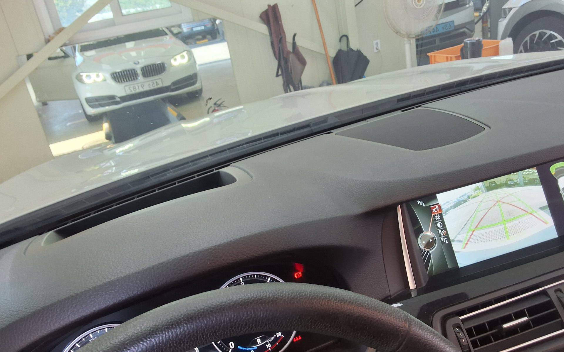 بي إم دبليو 5 Series (6Th Gen) 520D إكس درايف 2014 520d
