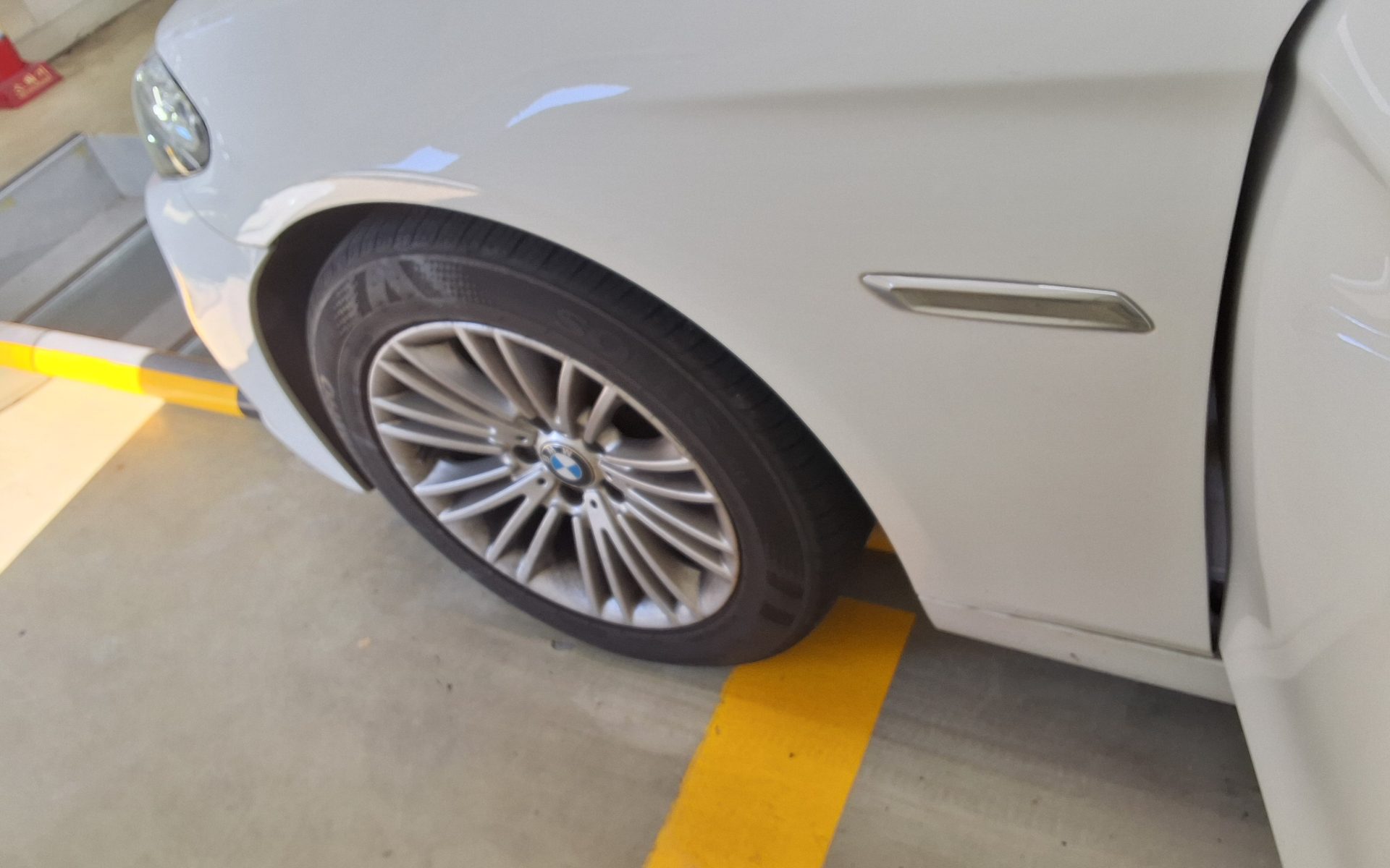 بي إم دبليو 5 Series (6Th Gen) 520D إكس درايف 2014 520d