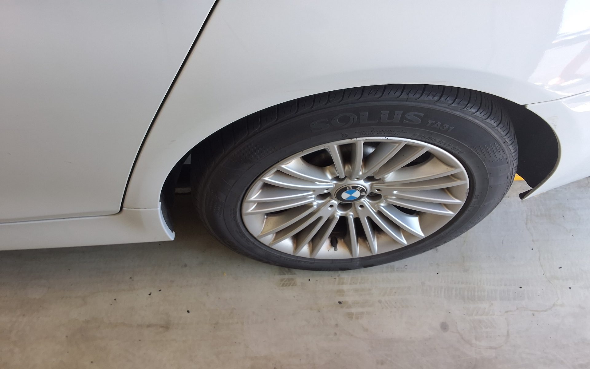 بي إم دبليو 5 Series (6Th Gen) 520D إكس درايف 2014 520d