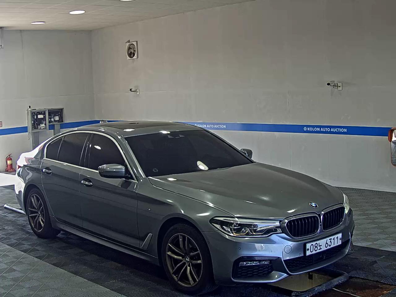 بي إم دبليو 5 Series (7Th Gen) 520D إكس درايف M Sport Pack بلس 2018 SPORT PLUS