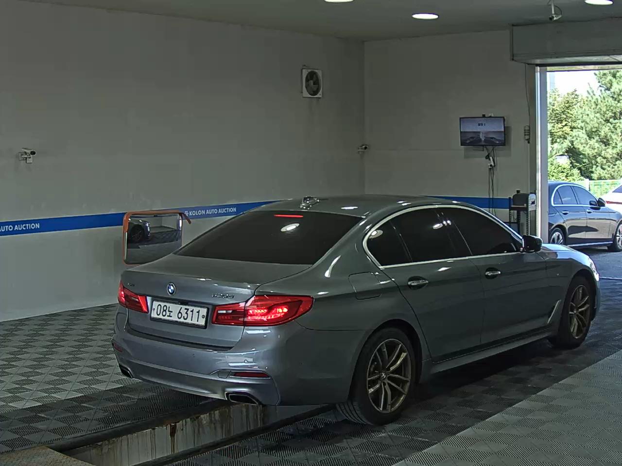 بي إم دبليو 5 Series (7Th Gen) 520D إكس درايف M Sport Pack بلس 2018 SPORT PLUS