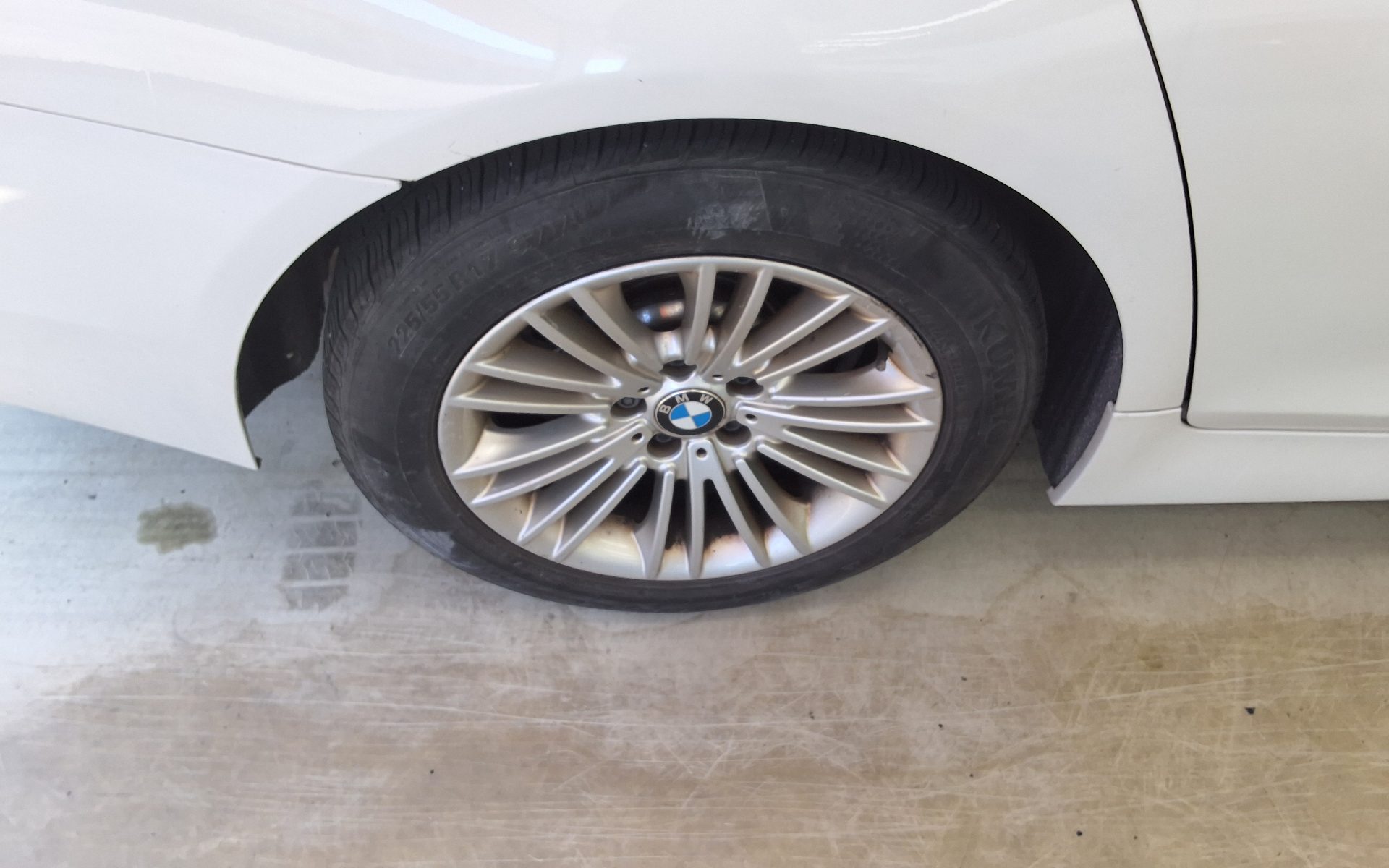 بي إم دبليو 5 Series (6Th Gen) 520D إكس درايف 2014 520d
