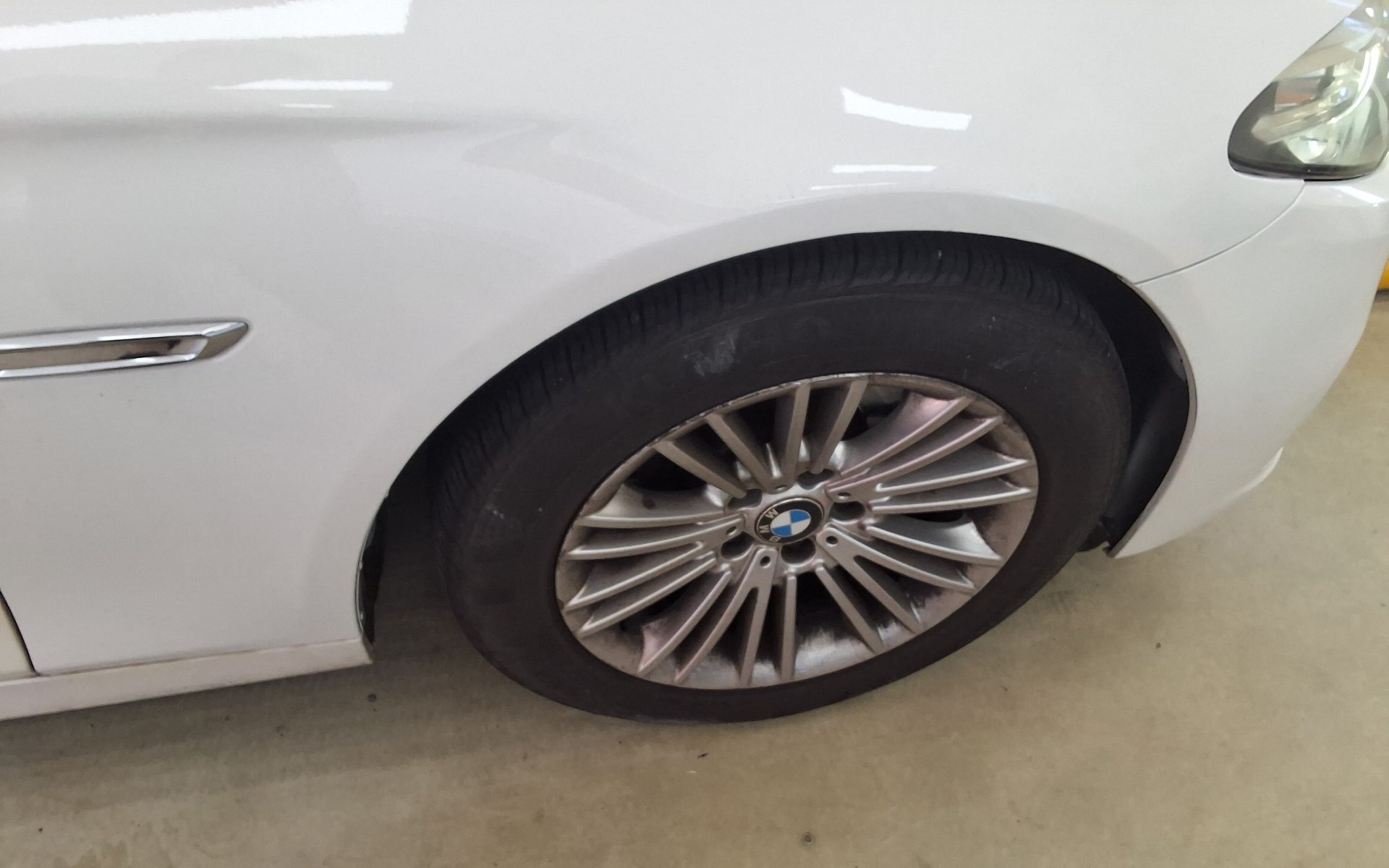 بي إم دبليو 5 Series (6Th Gen) 520D إكس درايف 2014 520d