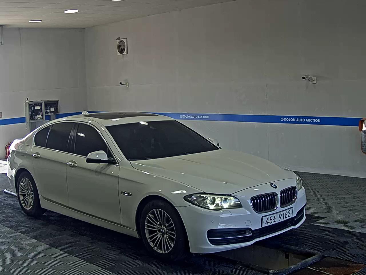 بي إم دبليو 5 Series (6Th Gen) 520D إكس درايف 2014 520d
