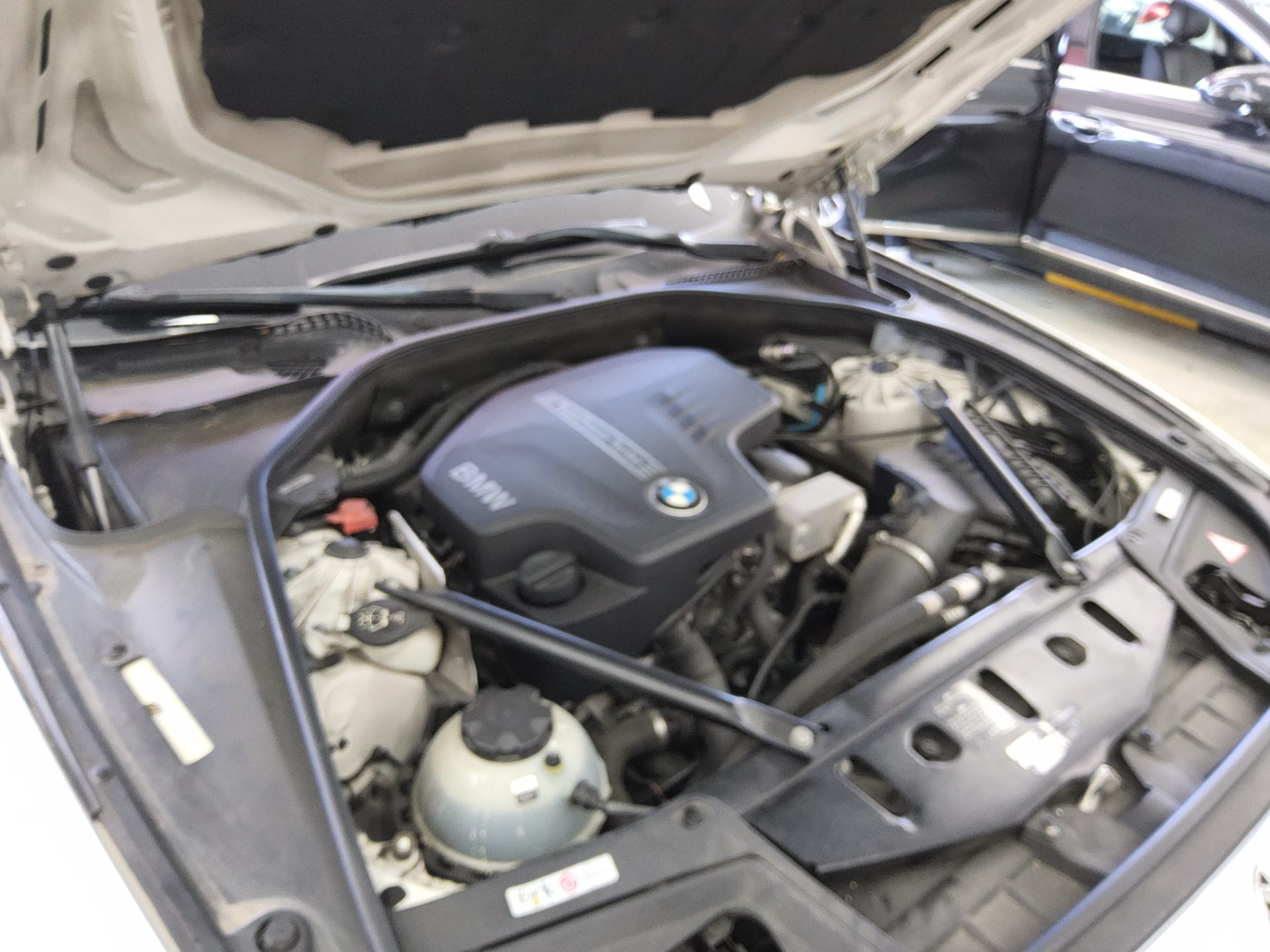 بي إم دبليو 5 Series (6Th Gen) 528I 2012 528i