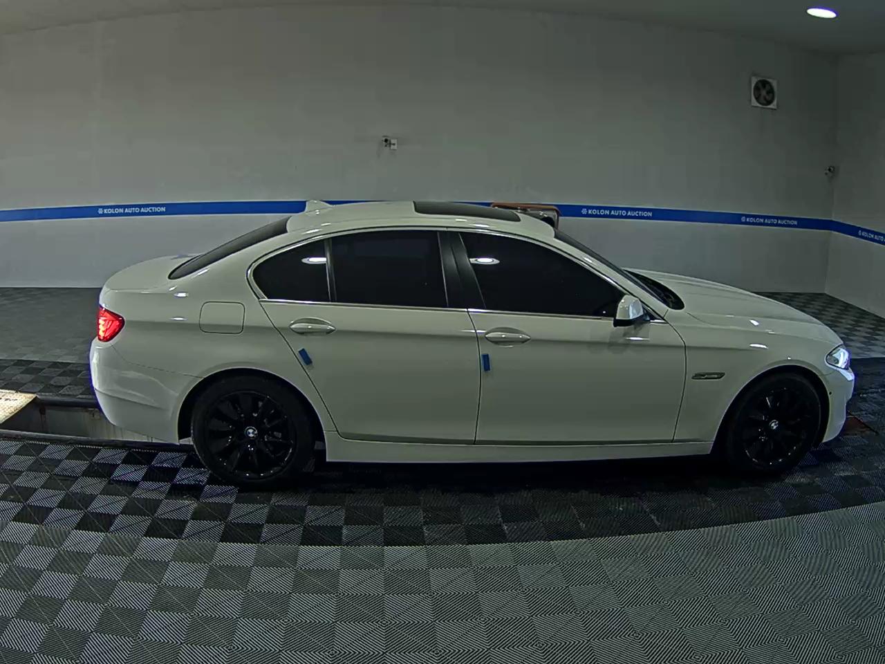 بي إم دبليو 5 Series (6Th Gen) 528I 2012 528i