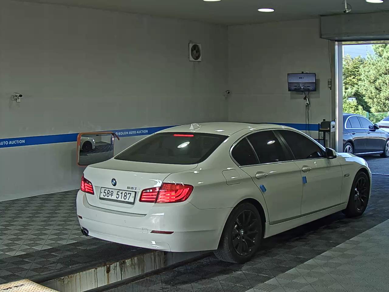 بي إم دبليو 5 Series (6Th Gen) 528I 2012 528i