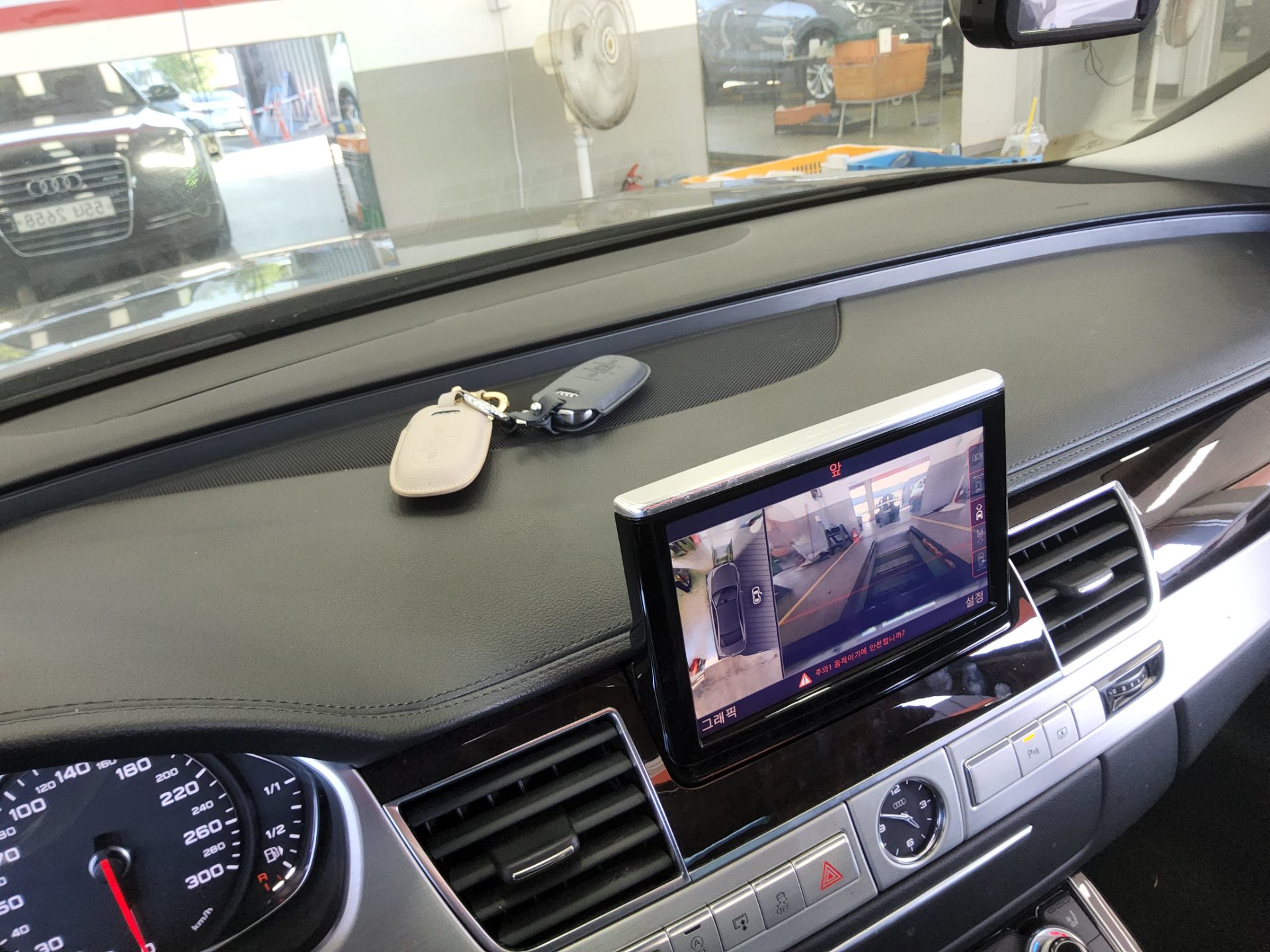 أودي إيه 8 (3Rd Gen) 4.2 TDI كواترو Lwb 5 Seat 2014
