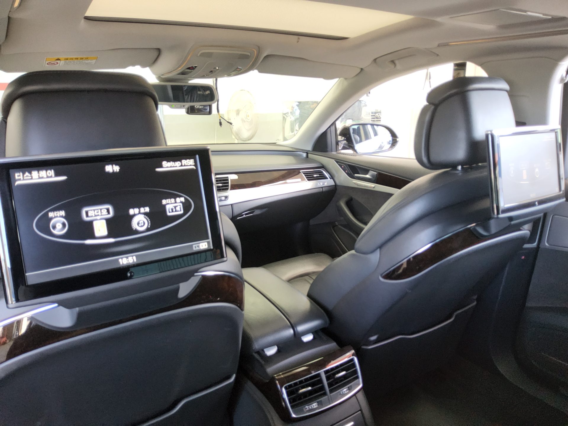 أودي إيه 8 (3Rd Gen) 4.2 TDI كواترو Lwb 5 Seat 2014