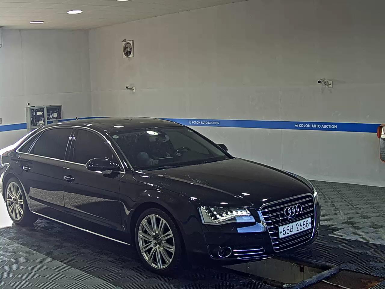 أودي إيه 8 (3Rd Gen) 4.2 TDI كواترو Lwb 5 Seat 2014