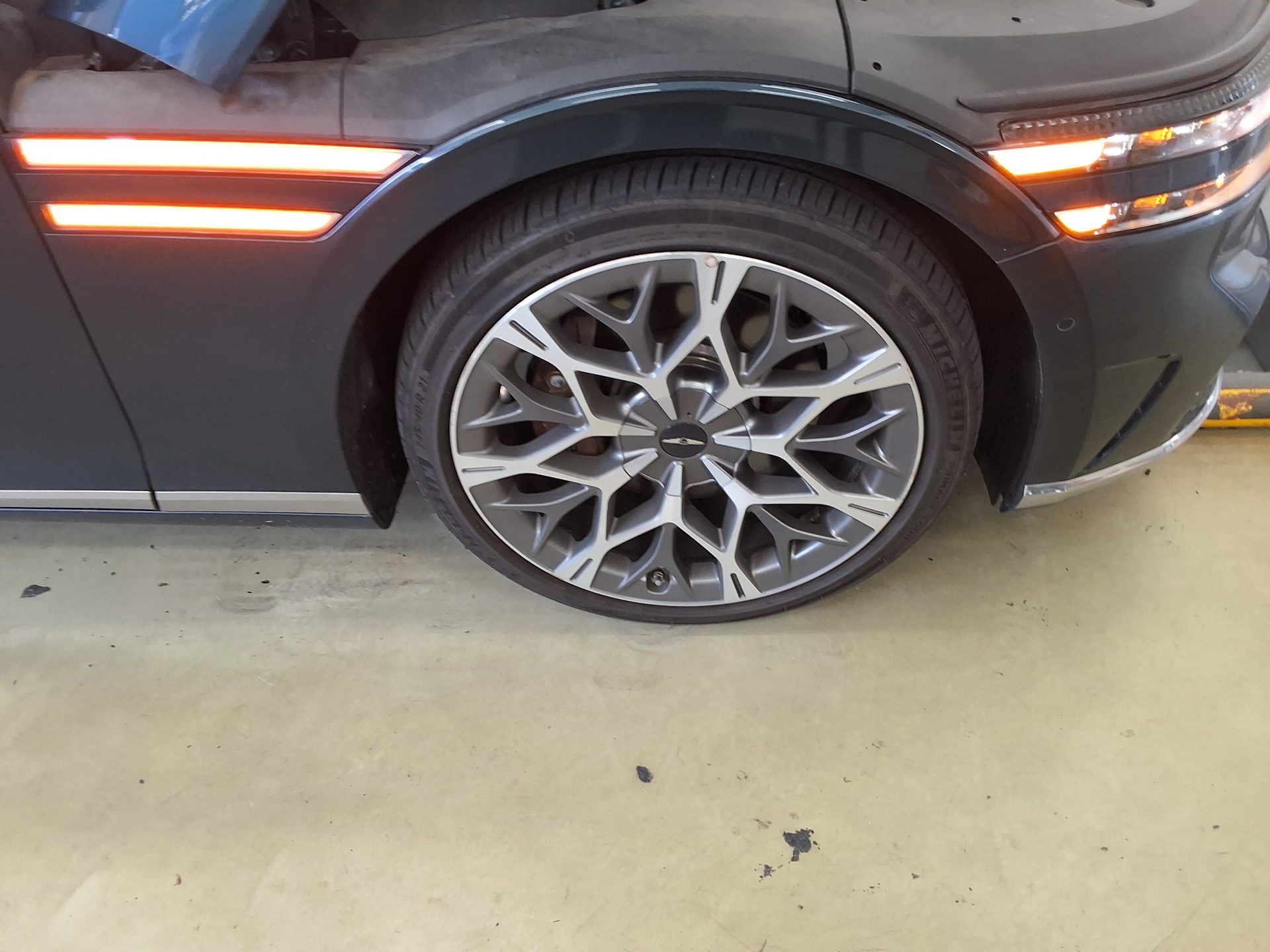 جينيسيس جي 90 2023 TURBO BASE