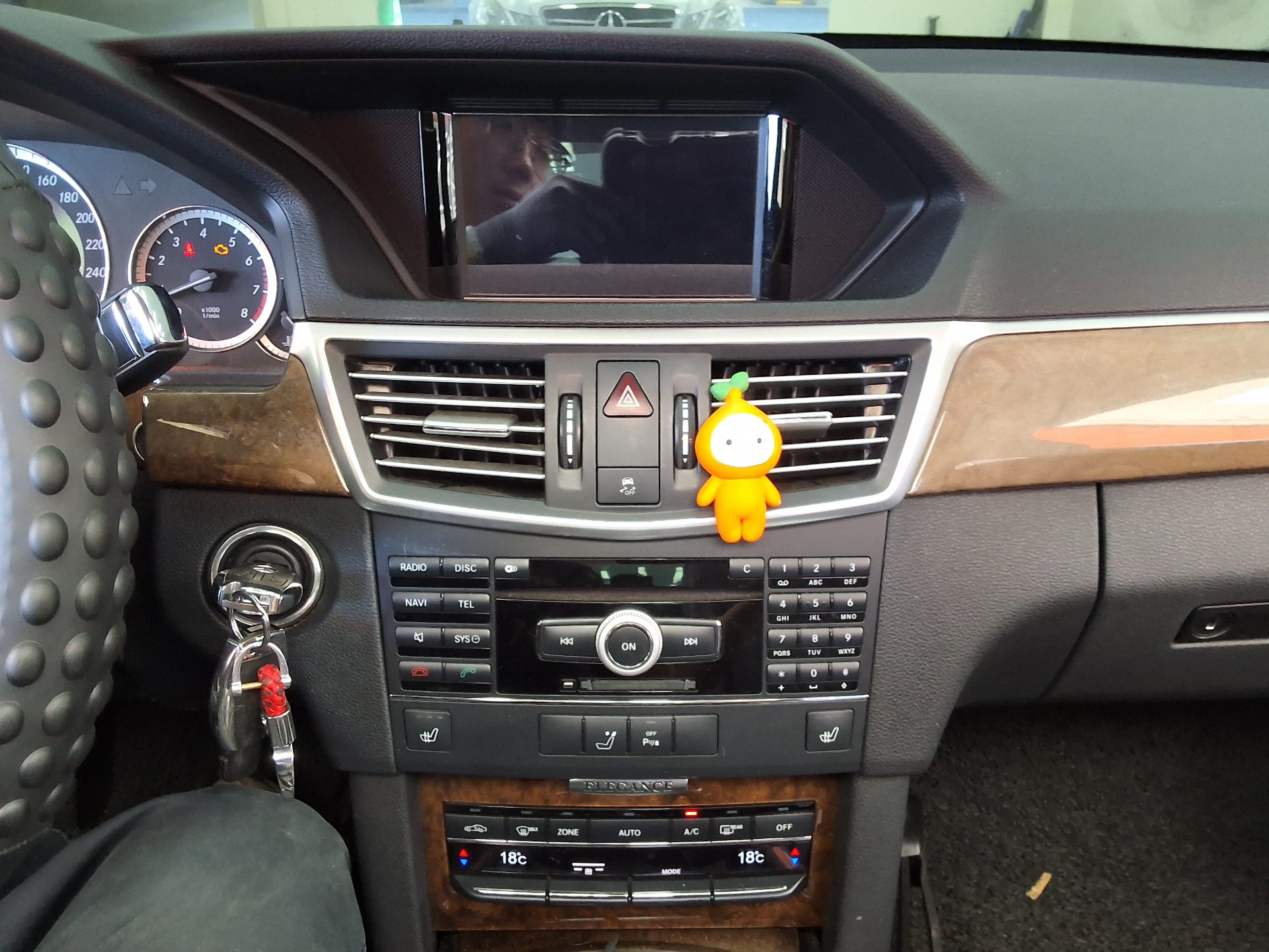 مرسيدس بنز E Class (4Th Gen) E300 Elegance 2010 E300