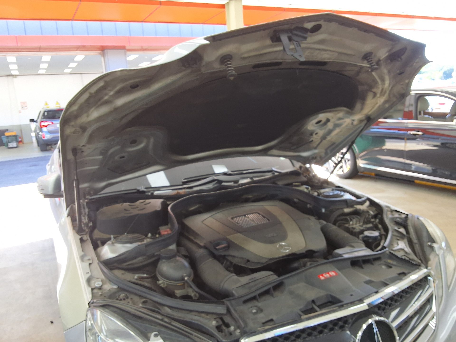 مرسيدس بنز E Class (4Th Gen) E300 Elegance 2010 E300