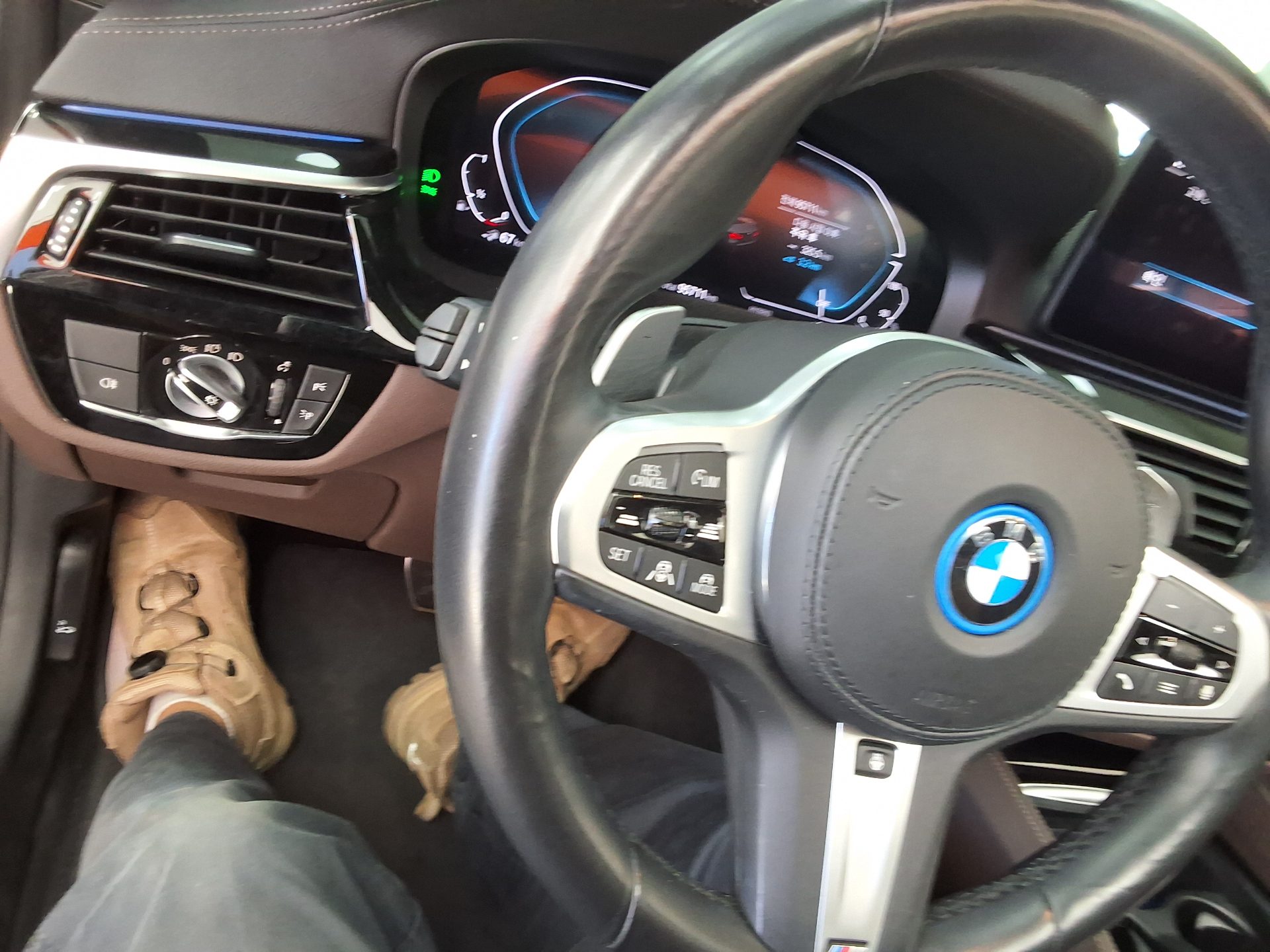 بي إم دبليو 5 Series (7Th Gen) 530E M Sport Pack 2022 SPORT