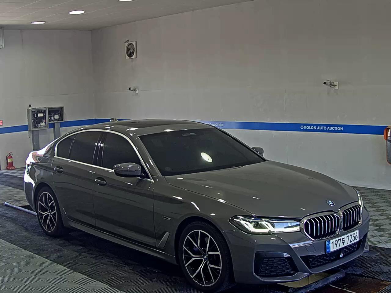 بي إم دبليو 5 Series (7Th Gen) 530E M Sport Pack 2022 SPORT