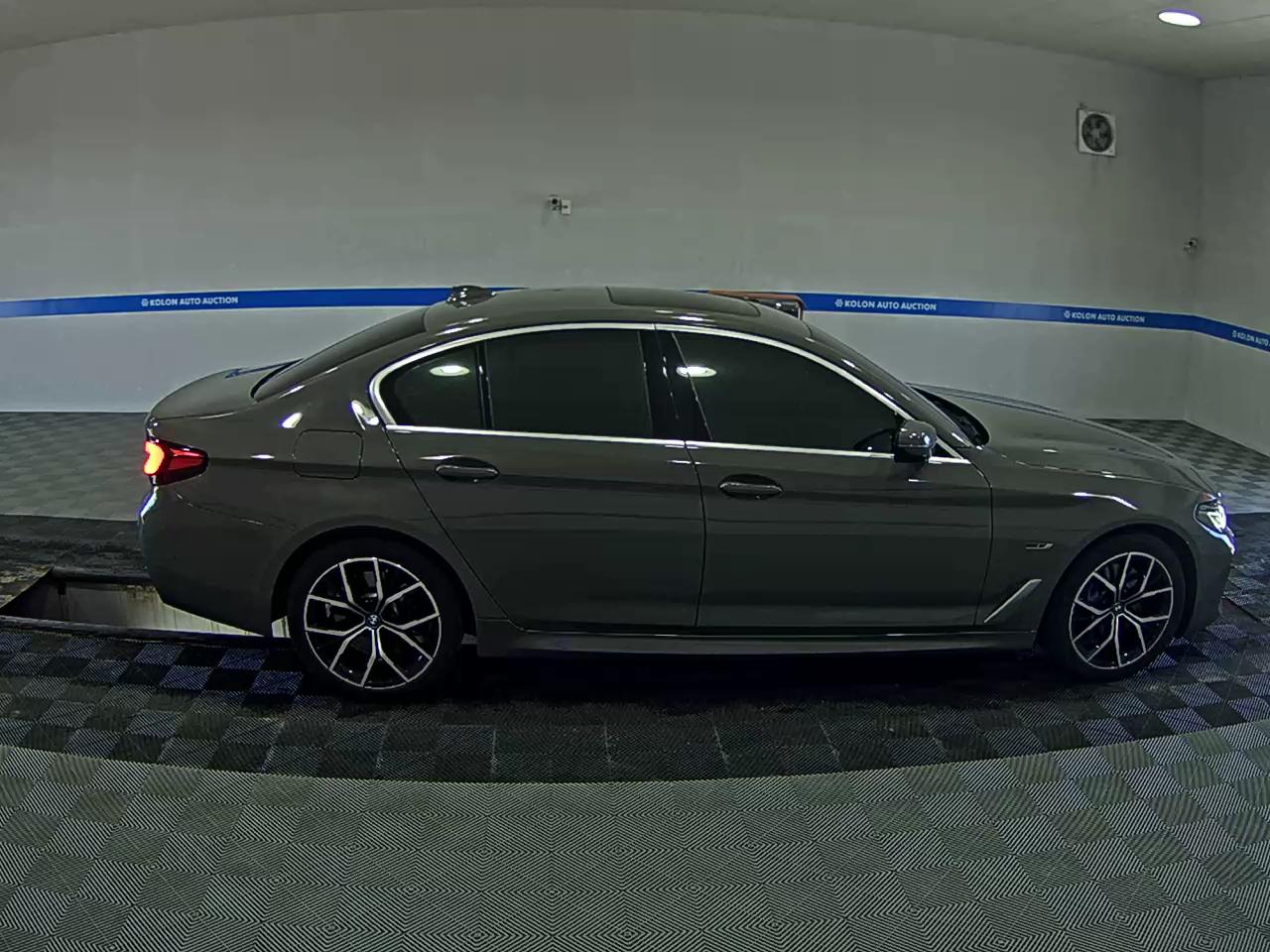 بي إم دبليو 5 Series (7Th Gen) 530E M Sport Pack 2022 SPORT