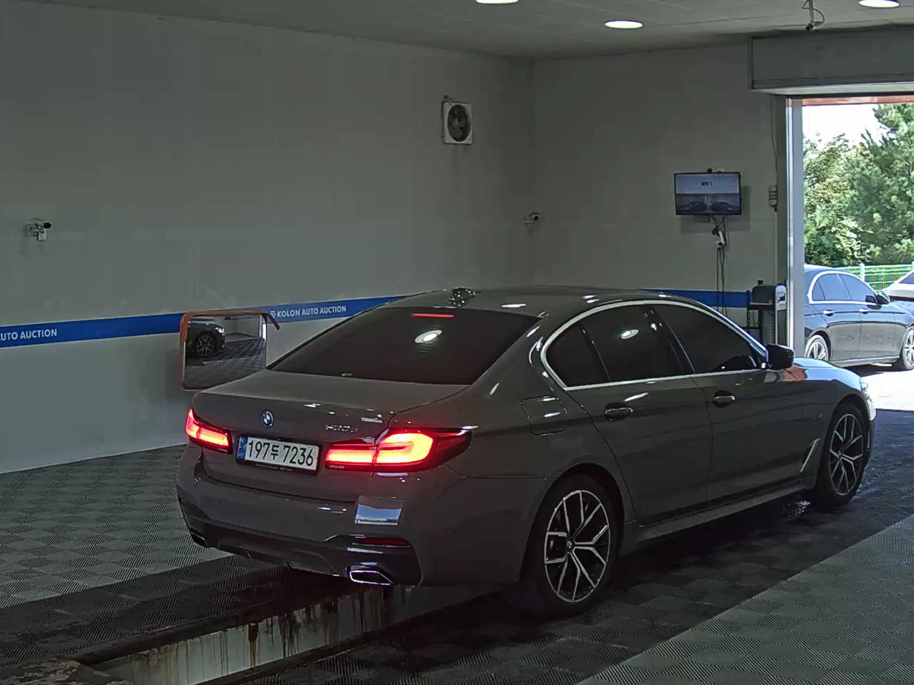 بي إم دبليو 5 Series (7Th Gen) 530E M Sport Pack 2022 SPORT