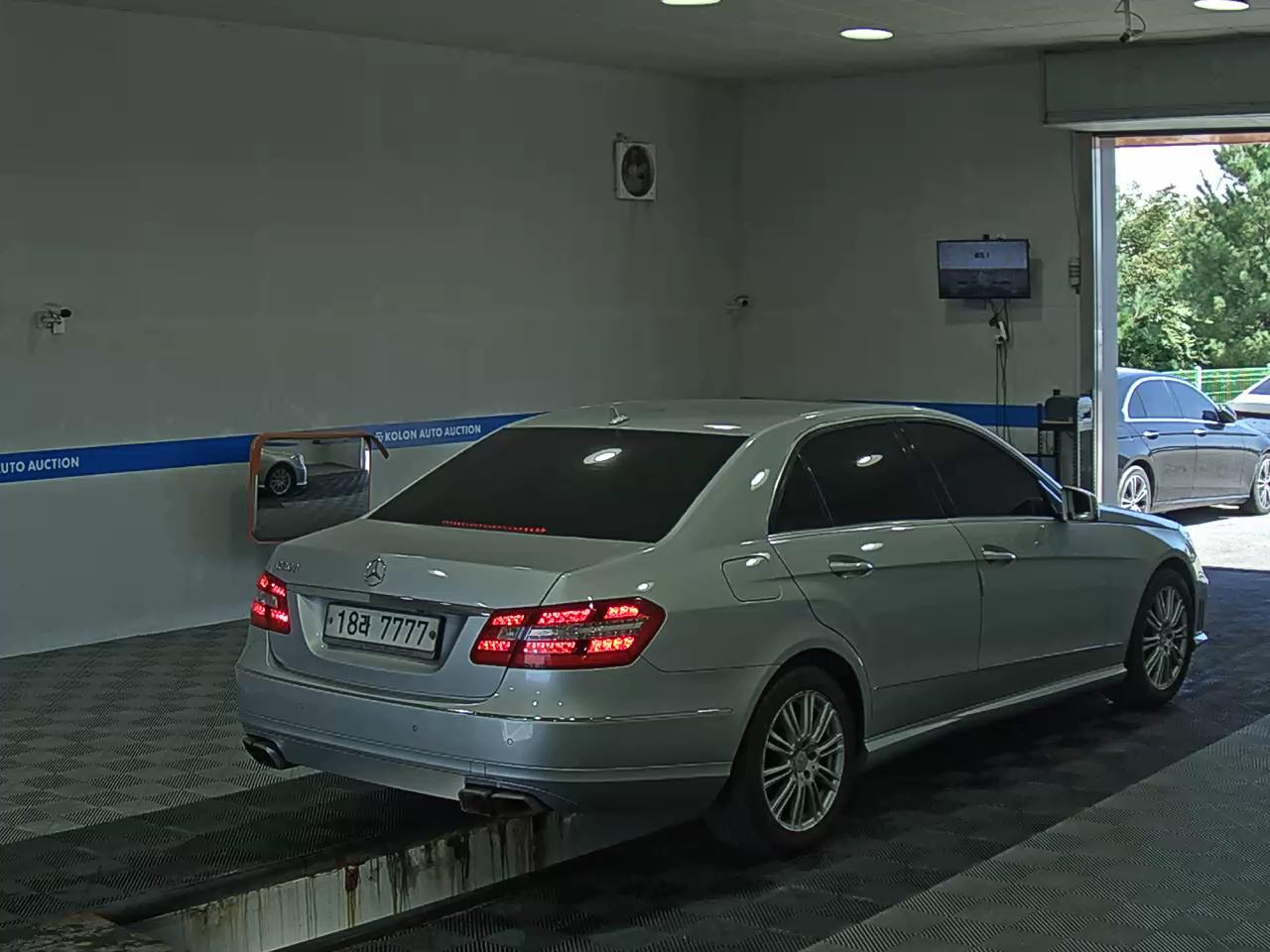 مرسيدس بنز E Class (4Th Gen) E300 Elegance 2010 E300