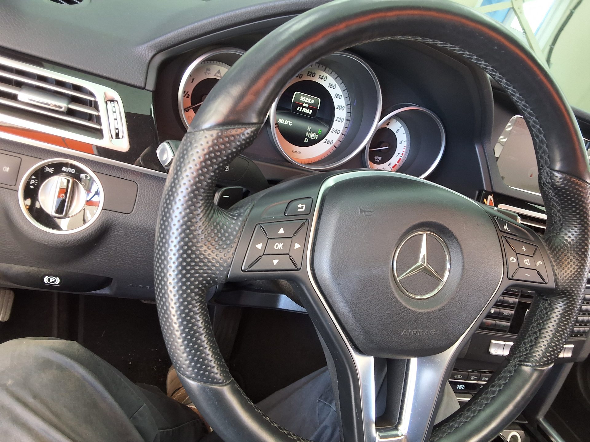 مرسيدس بنز E Class (4Th Gen) E300 فورماتيك Avantgarde 2015 4MATIC