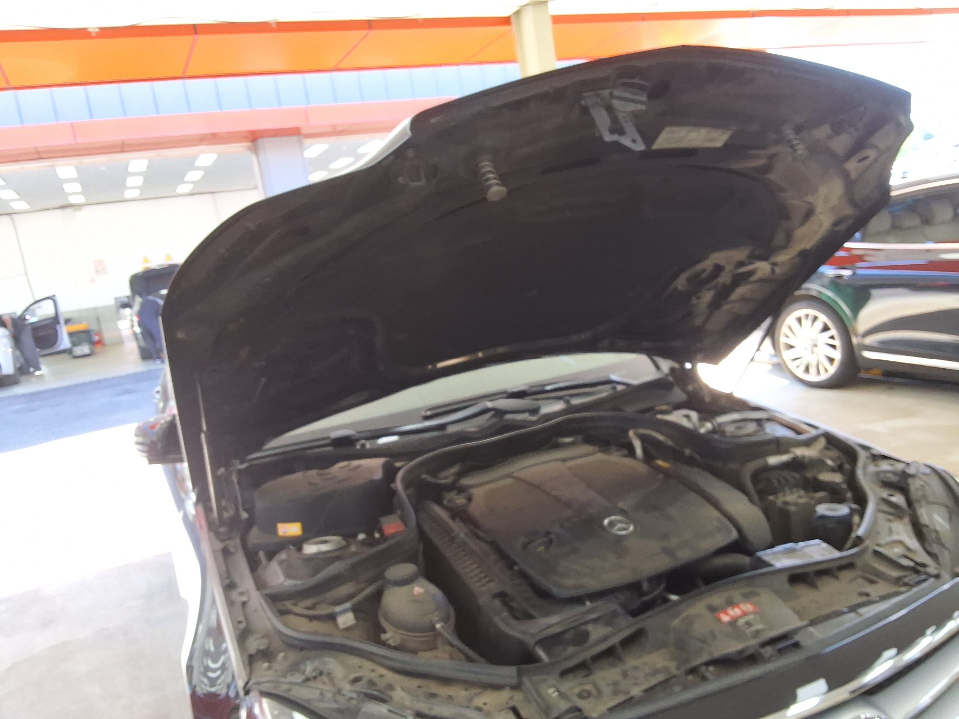مرسيدس بنز E Class (4Th Gen) E300 فورماتيك Avantgarde 2015 4MATIC