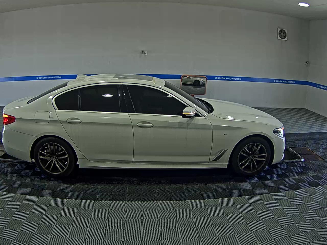 بي إم دبليو 5 Series (7Th Gen) 520I M Sport Pack 2020 SPORT