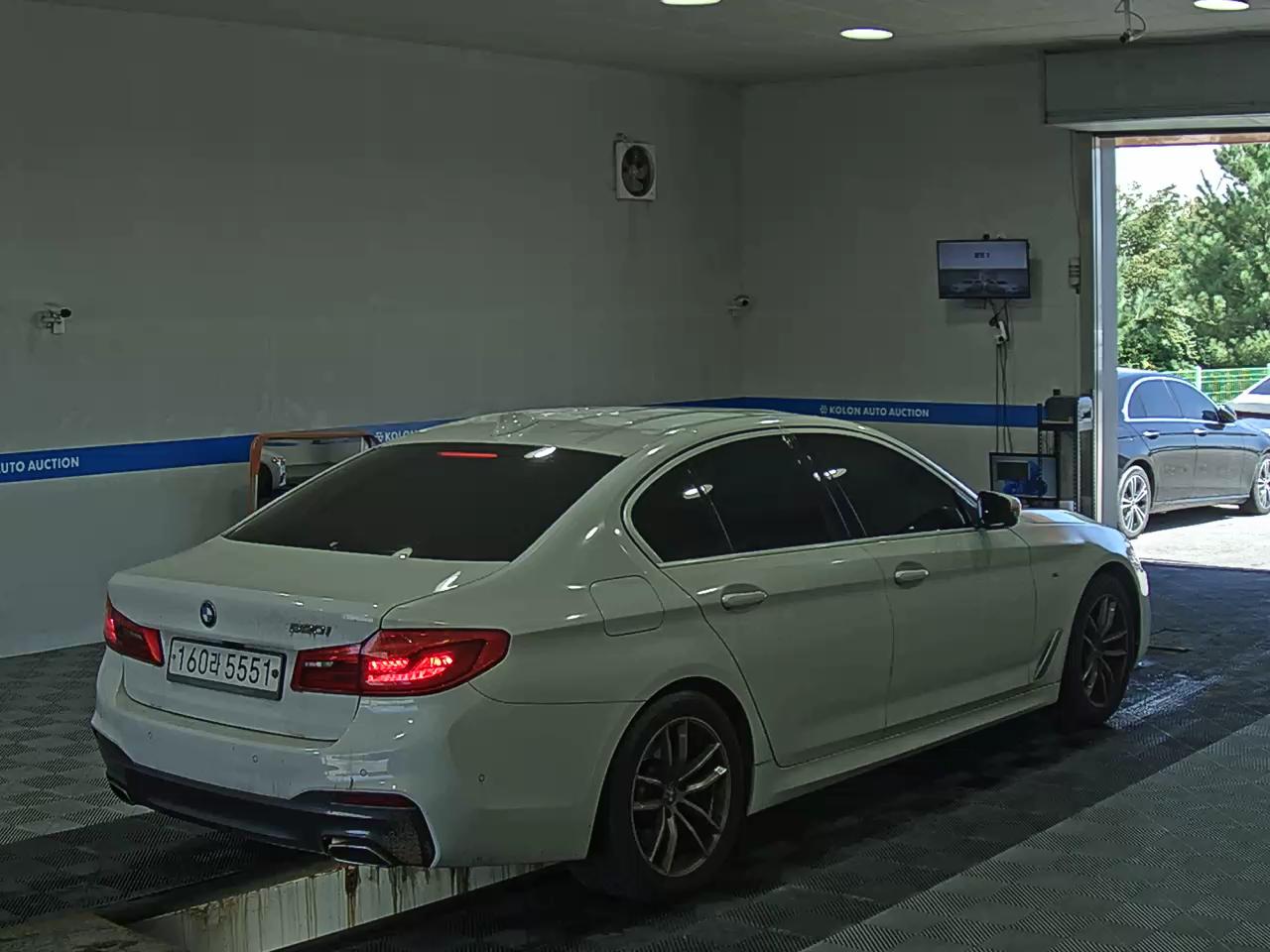 بي إم دبليو 5 Series (7Th Gen) 520I M Sport Pack 2020 SPORT