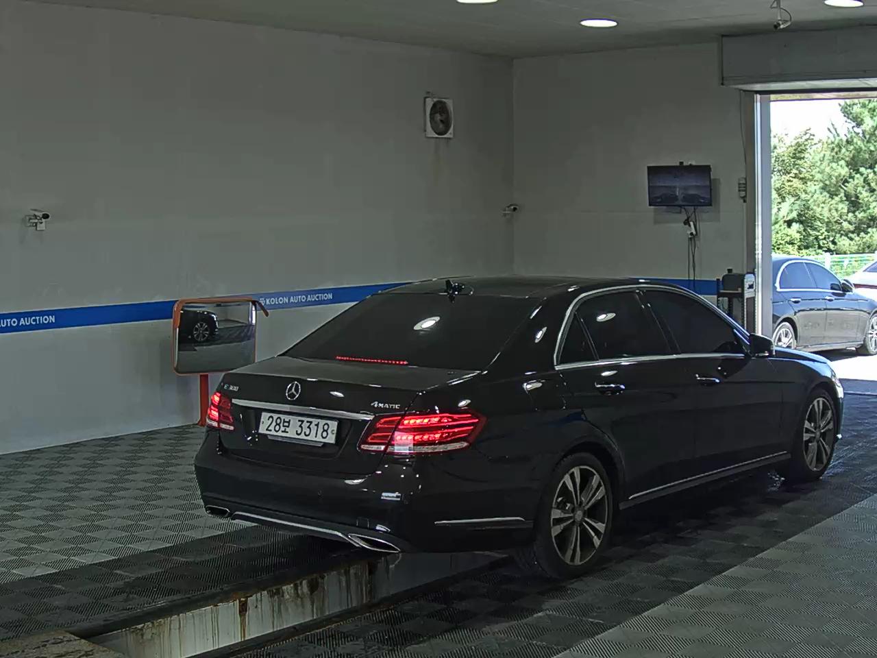 مرسيدس بنز E Class (4Th Gen) E300 فورماتيك Avantgarde 2015 4MATIC
