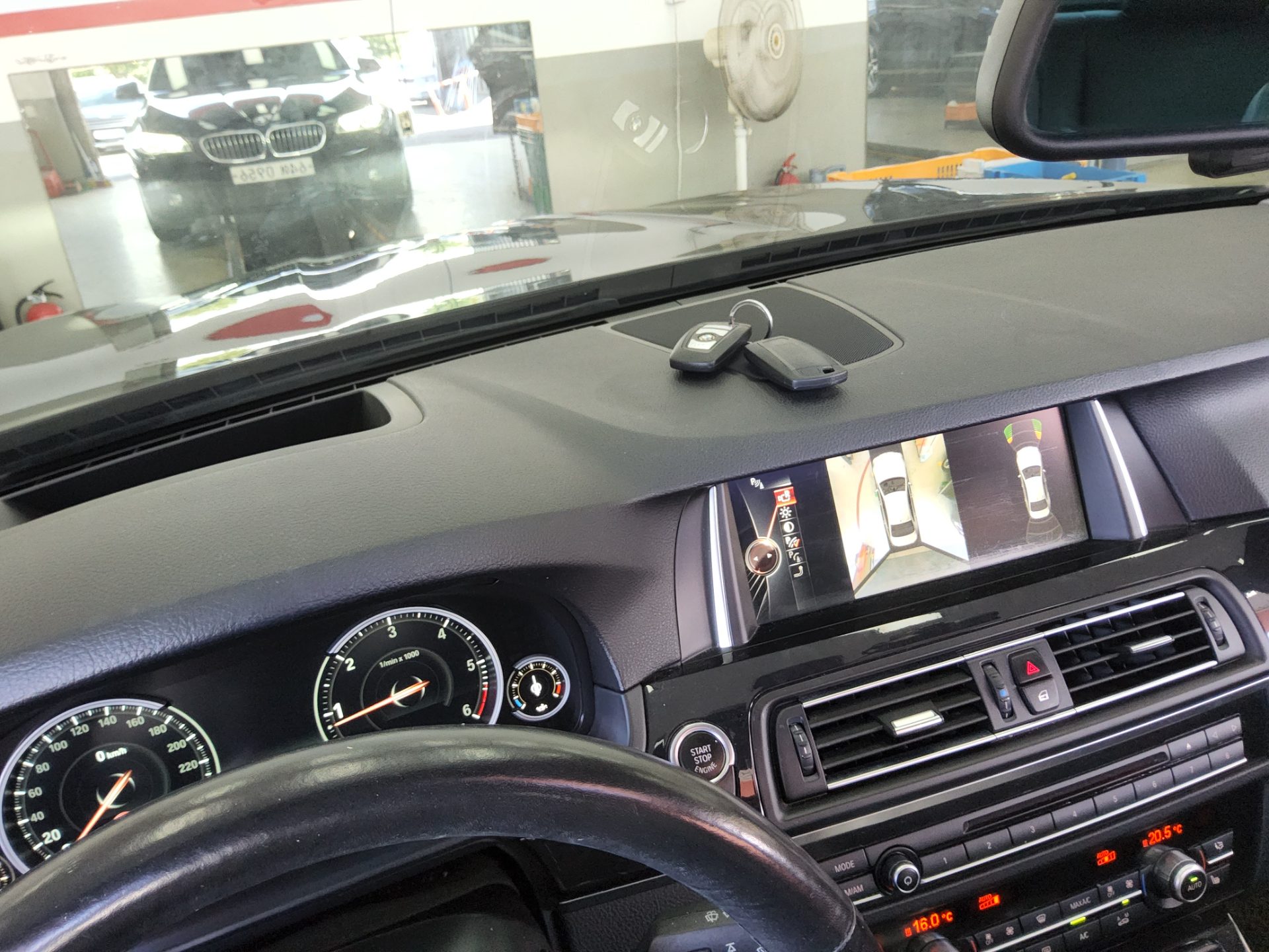 بي إم دبليو 5 Series (6Th Gen) 520D إكس درايف M Aerodynamic Pro 2016 520d
