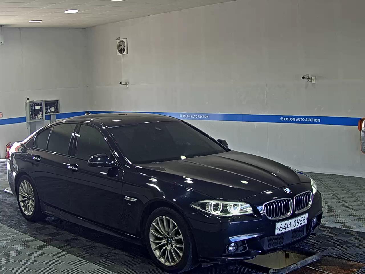 بي إم دبليو 5 Series (6Th Gen) 520D إكس درايف M Aerodynamic Pro 2016 520d