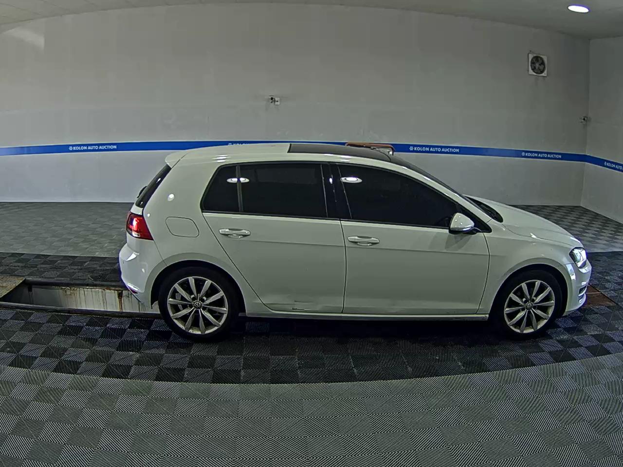 فولكس فاجن جولف (7Th Gen) 2.0 TDI 2015
