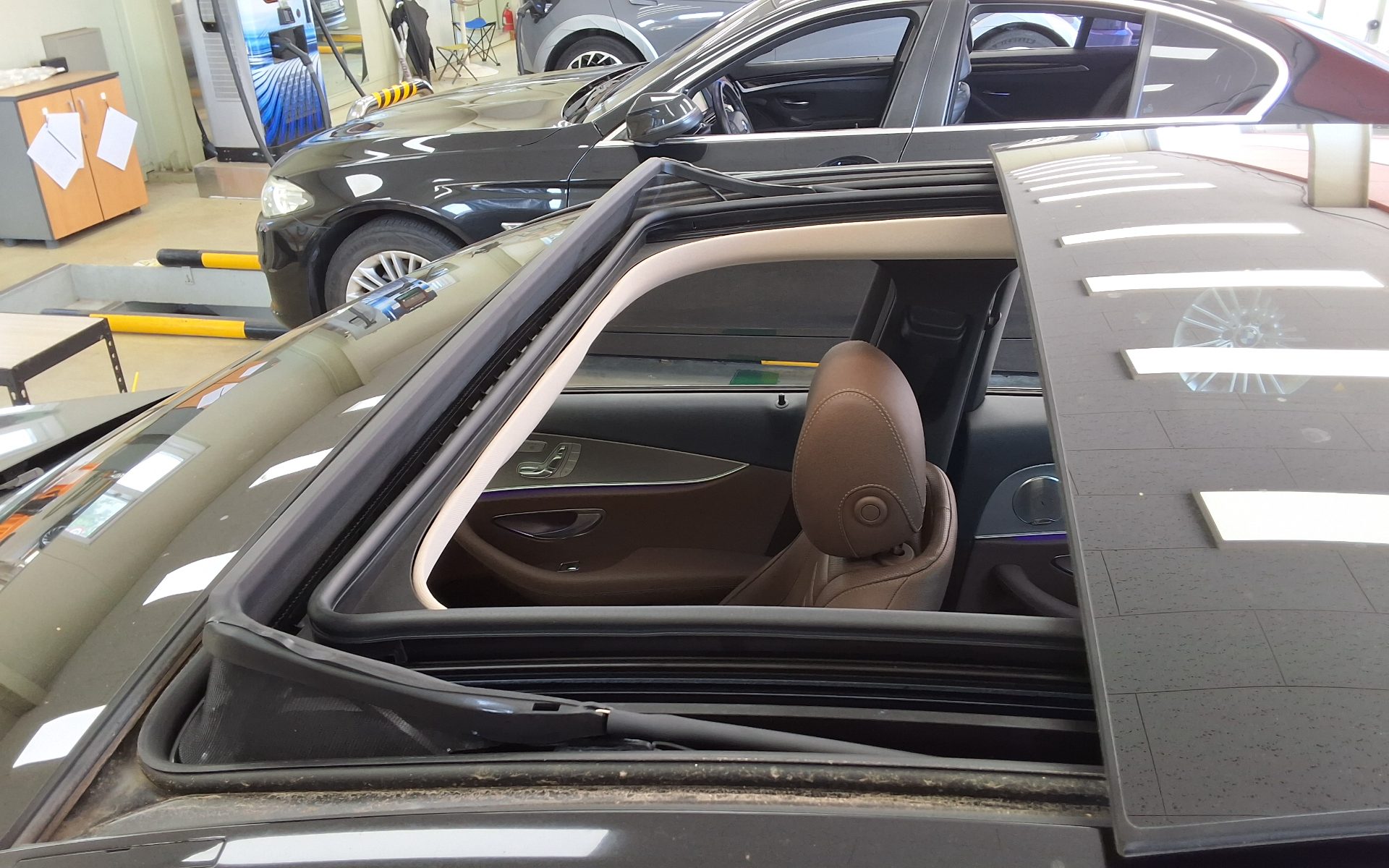 مرسيدس بنز E Class (5Th Gen) E300 Avantgarde Night Pack 2017 E300