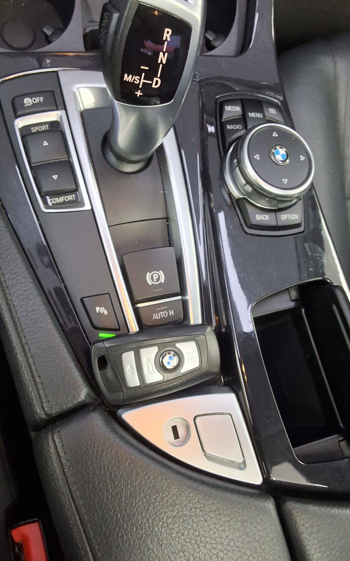 بي إم دبليو 5 Series (6Th Gen) 520D 2015 520d
