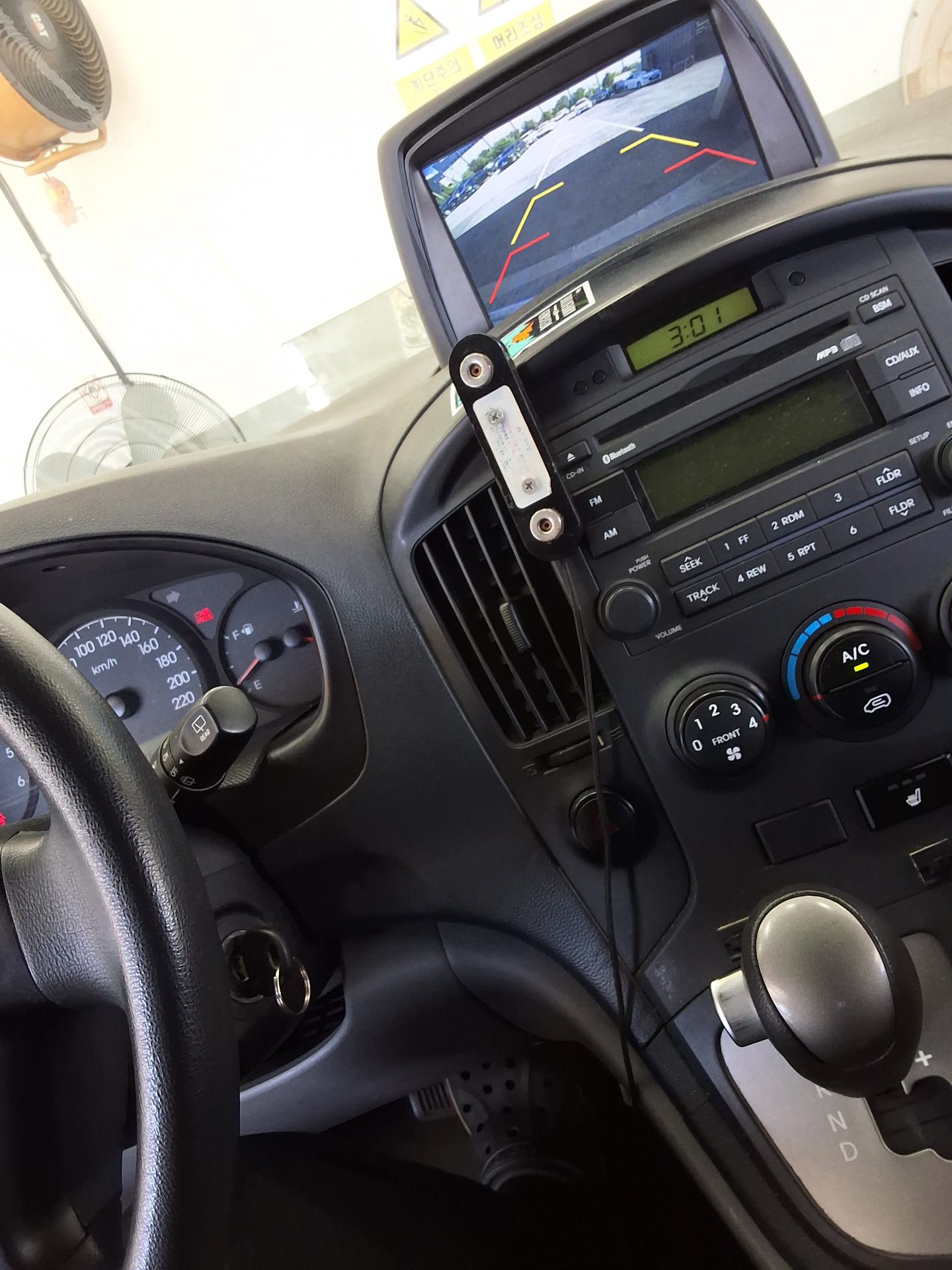 هيونداي جراند ستاركس 3 Seater ديزل فان Cvx ديلوكس 2015 VAN