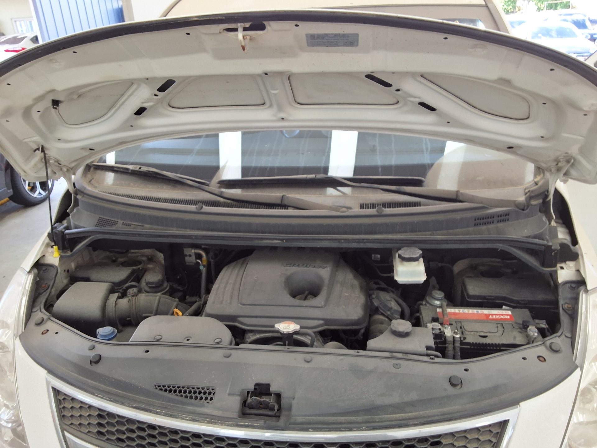 هيونداي جراند ستاركس 3 Seater ديزل فان Cvx ديلوكس 2015 VAN