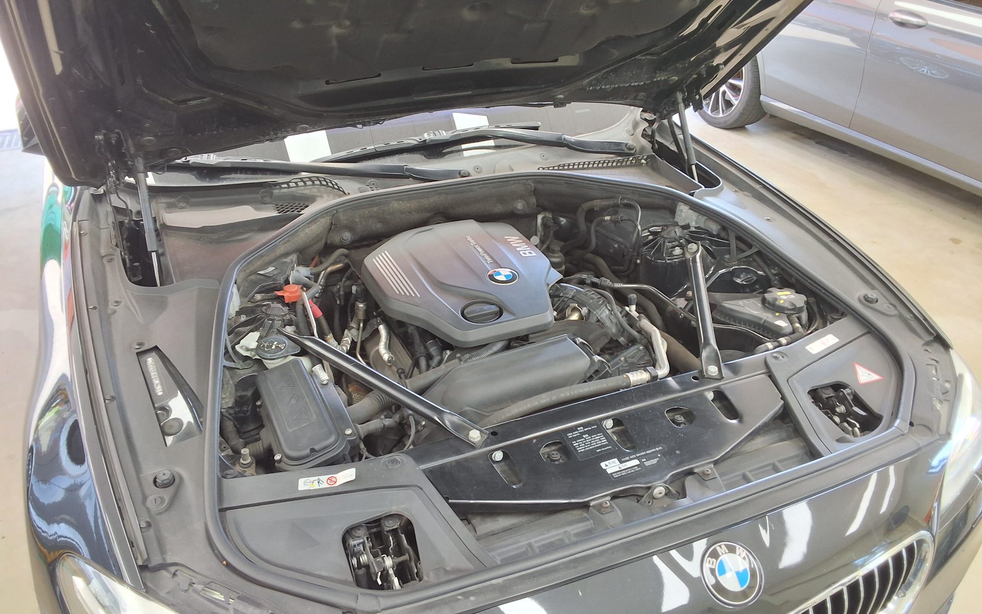بي إم دبليو 5 Series (6Th Gen) 520D 2015 520d