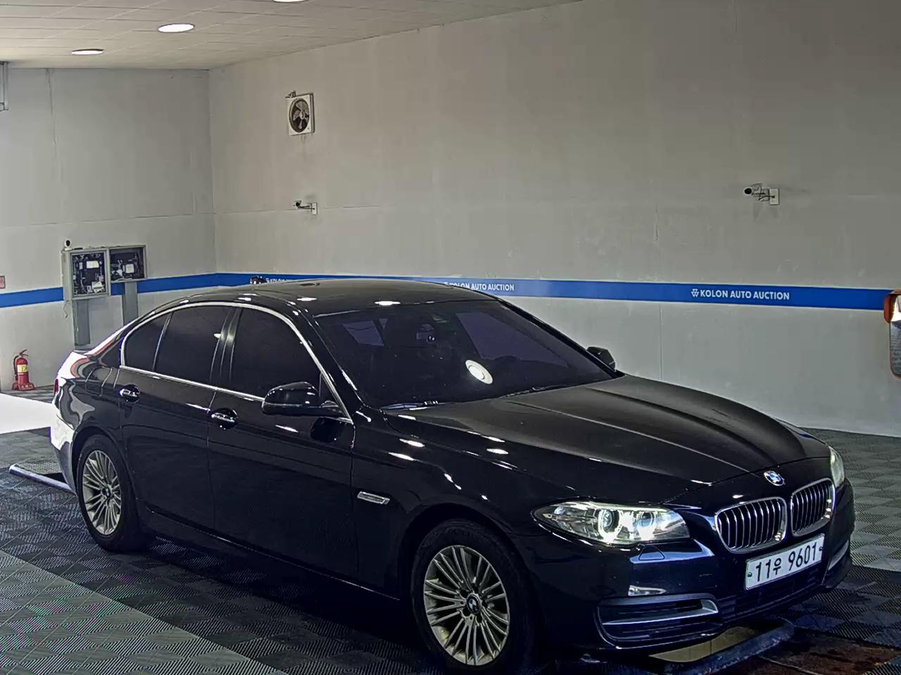 بي إم دبليو 5 Series (6Th Gen) 520D 2015 520d