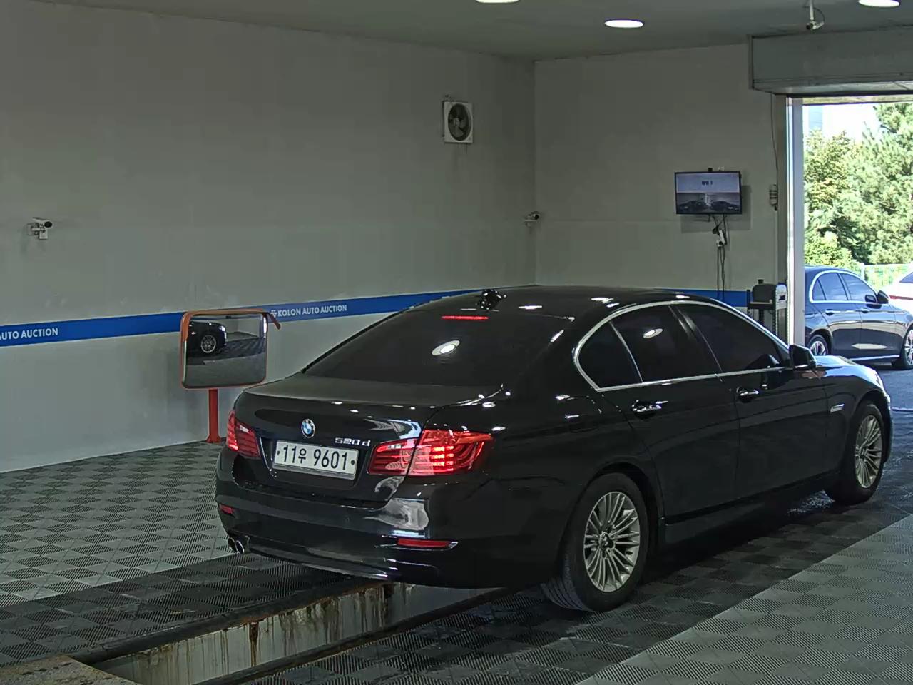 بي إم دبليو 5 Series (6Th Gen) 520D 2015 520d