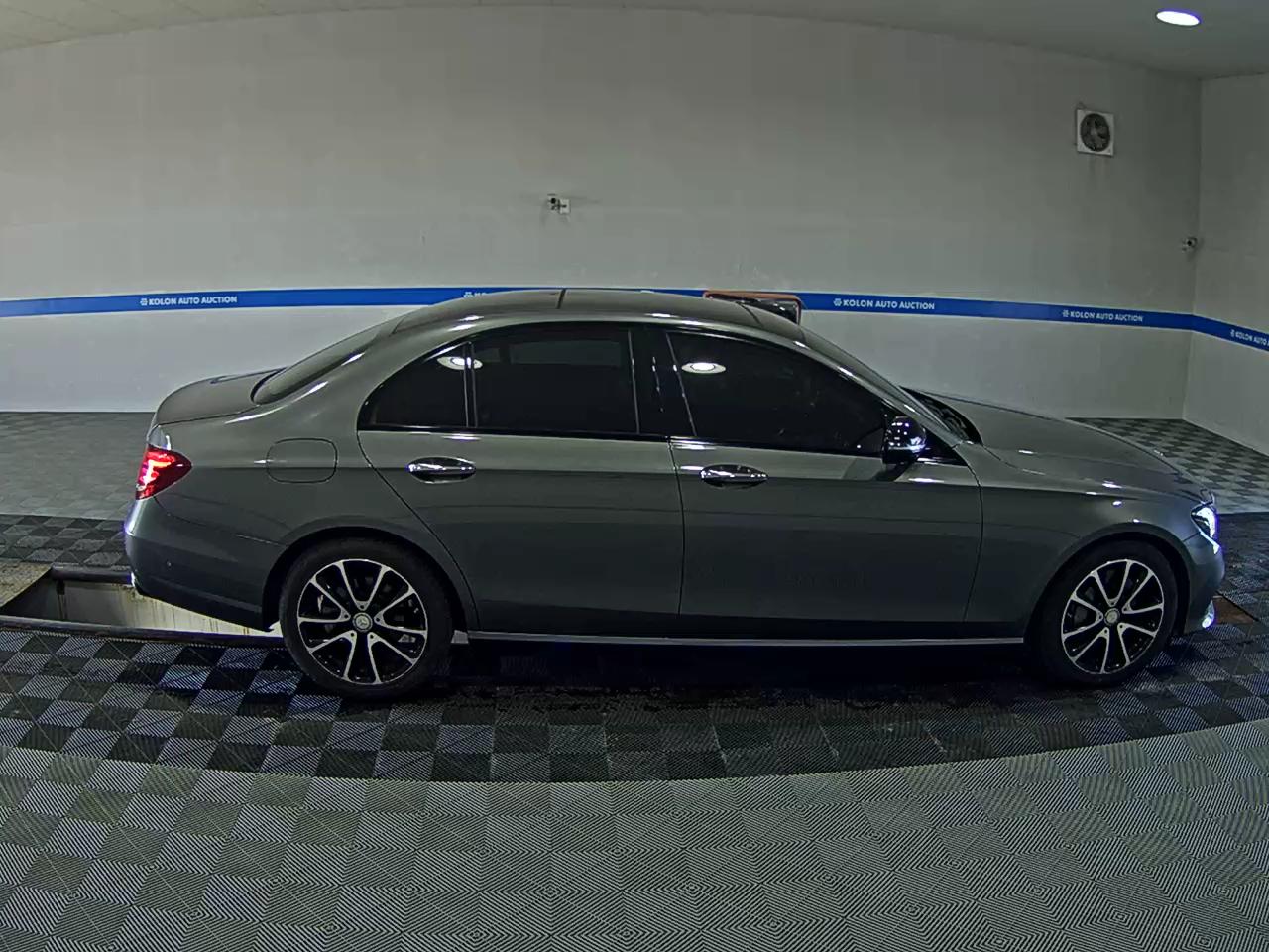 مرسيدس بنز E Class (5Th Gen) E300 Avantgarde Night Pack 2017 E300