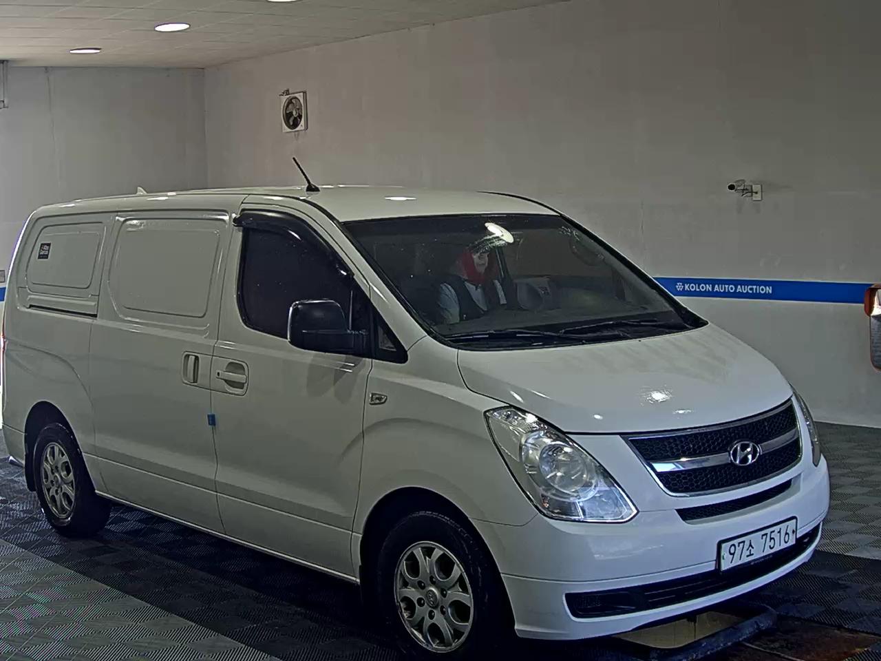 هيونداي جراند ستاركس 3 Seater ديزل فان Cvx ديلوكس 2015 VAN