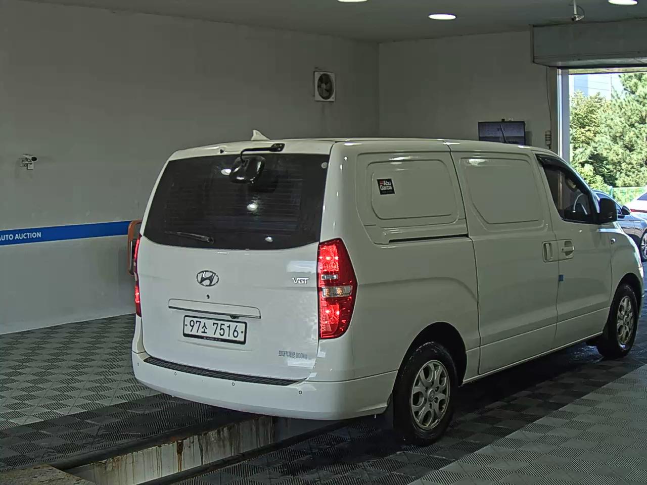هيونداي جراند ستاركس 3 Seater ديزل فان Cvx ديلوكس 2015 VAN