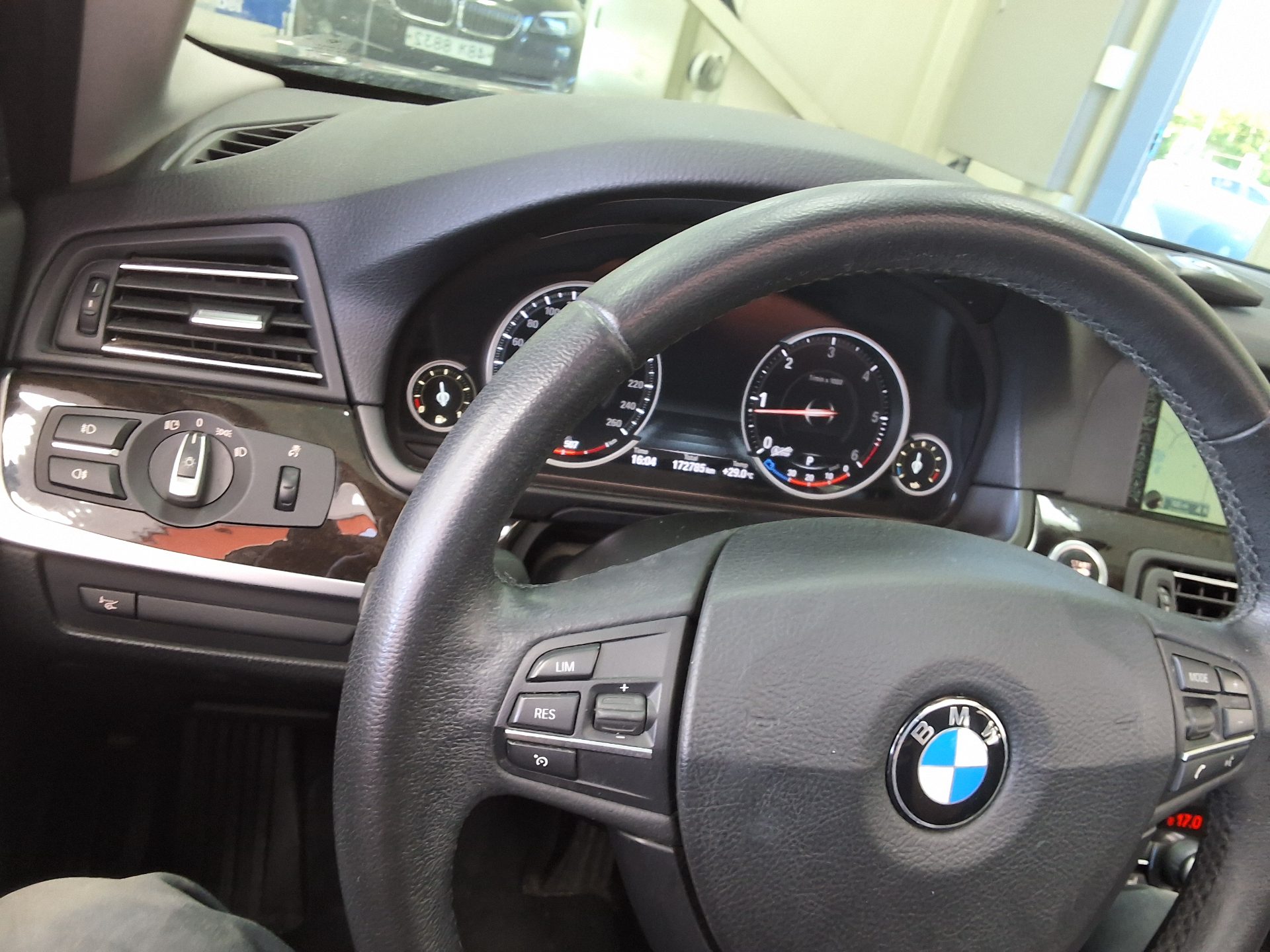 بي إم دبليو 5 Series (6Th Gen) 520D 2013 520d