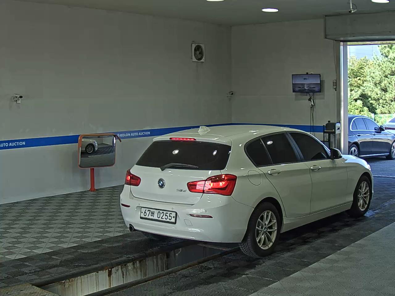 بي إم دبليو 1 Series (2Nd Gen) 5 أبواب 118D Joy 2016 118d