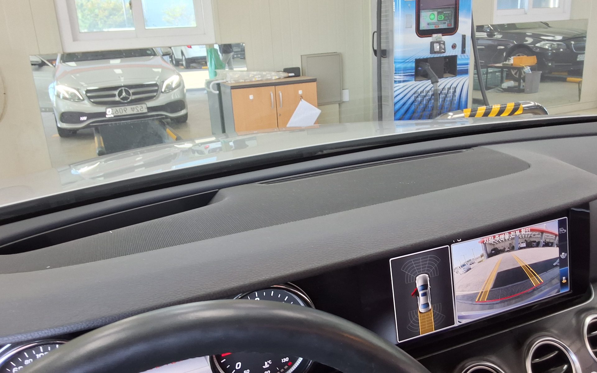 مرسيدس بنز E Class (5Th Gen) E220D فورماتيك Avantgarde 2017 E220d 4MATIC