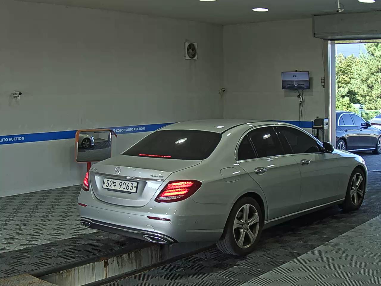 مرسيدس بنز E Class (5Th Gen) E220D فورماتيك Avantgarde 2017 E220d 4MATIC