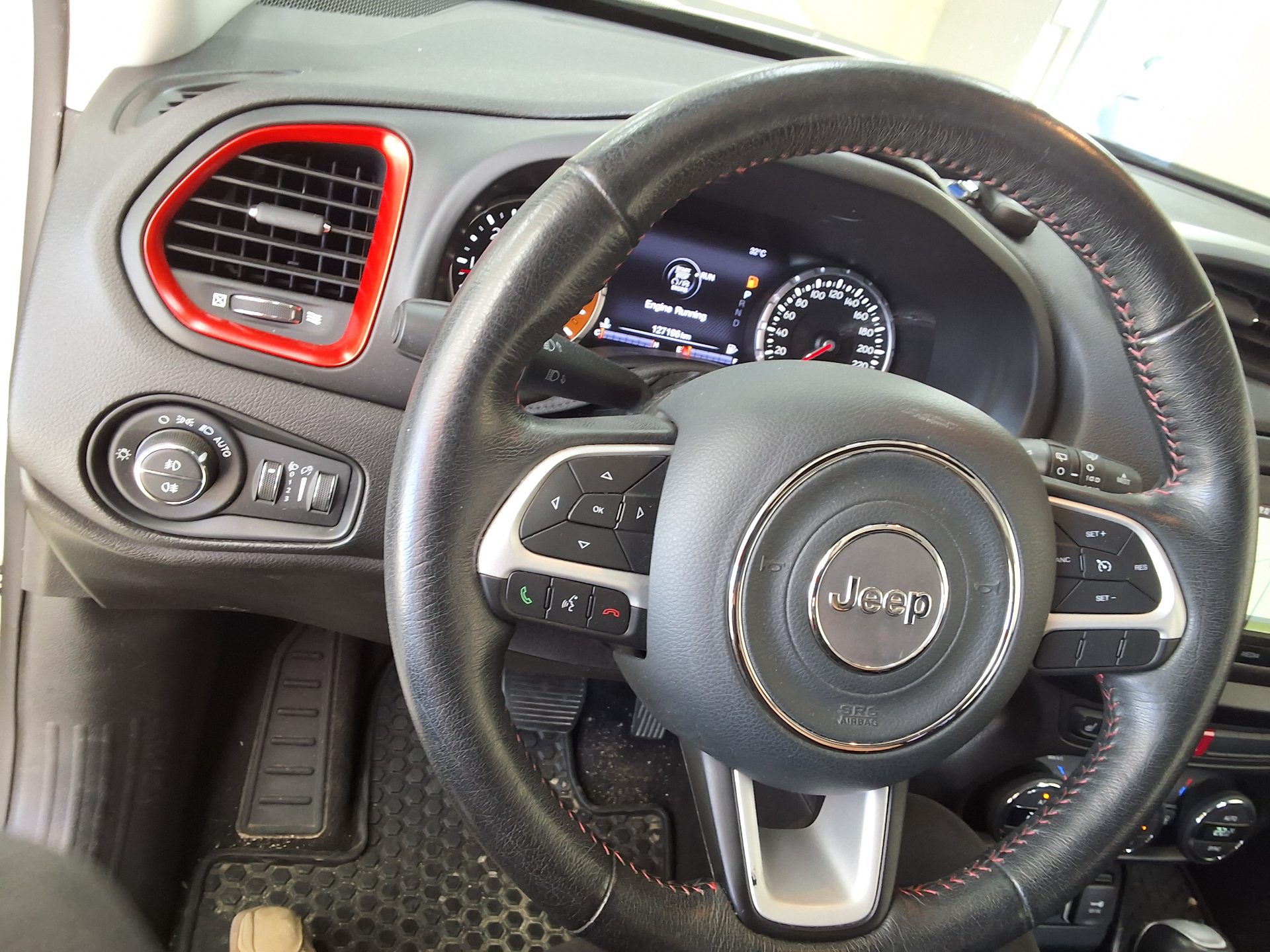 جيب رينيجيد 2.0 ديزل دفع كلي Trailhawk 2017 دفع رباعي