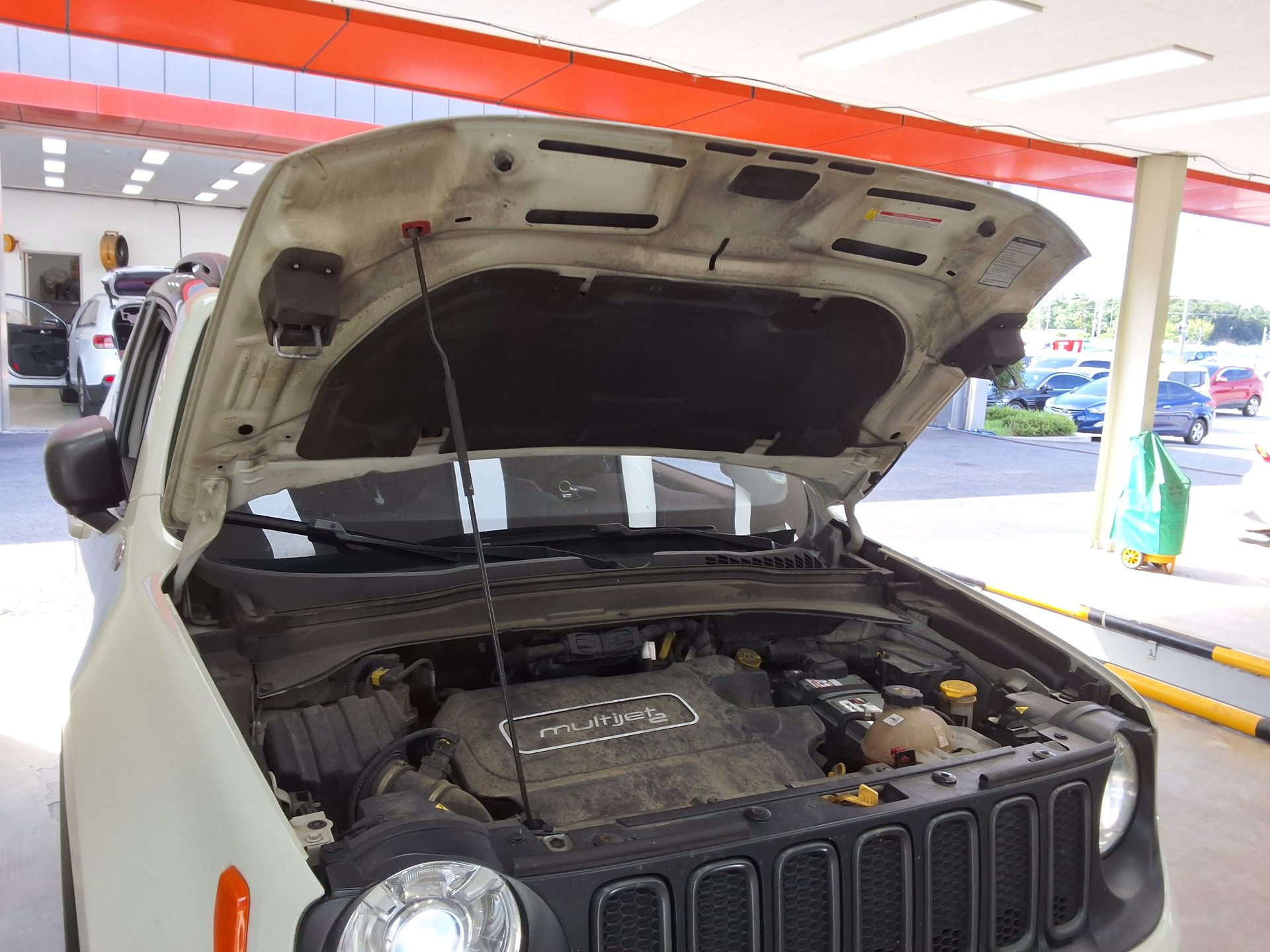 جيب رينيجيد 2.0 ديزل دفع كلي Trailhawk 2017 دفع رباعي